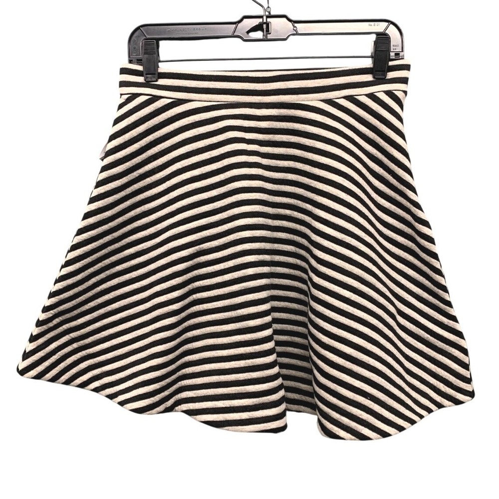 GAP A-Line Skater Mini Skirt Womens M Black Gray Striped Stretch Side Zip Knit